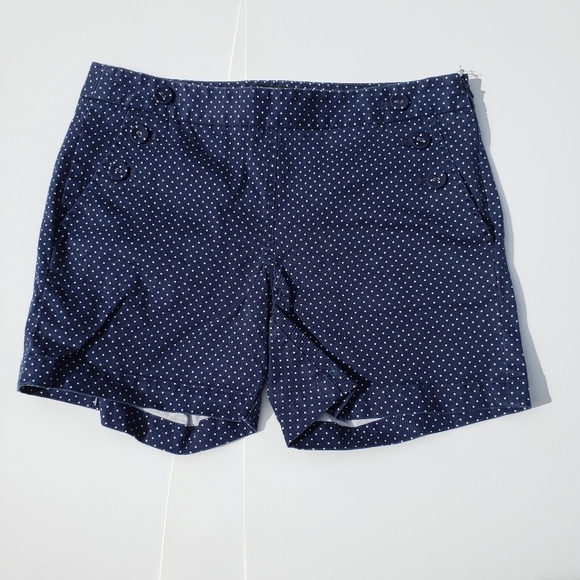 $6 shorts blowout J Crew size 0 - loop is coming apart - Picture 1 of 4